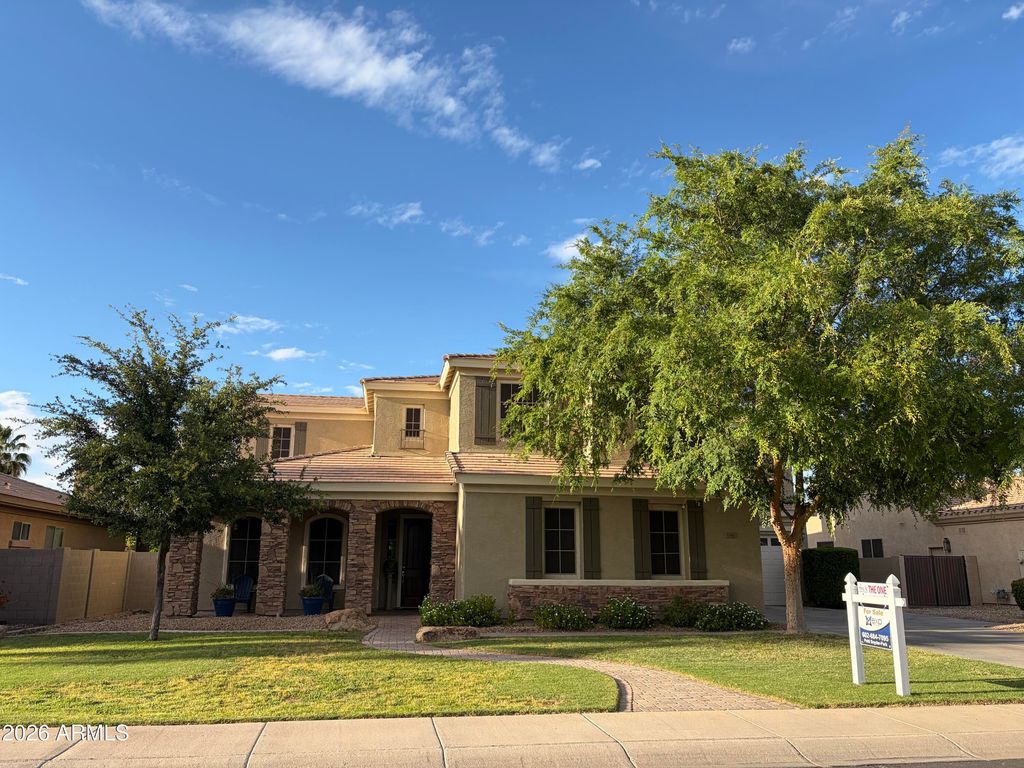 Image 4 of property listing at 1242 E CANARY Drive, Gilbert, AZ 85297