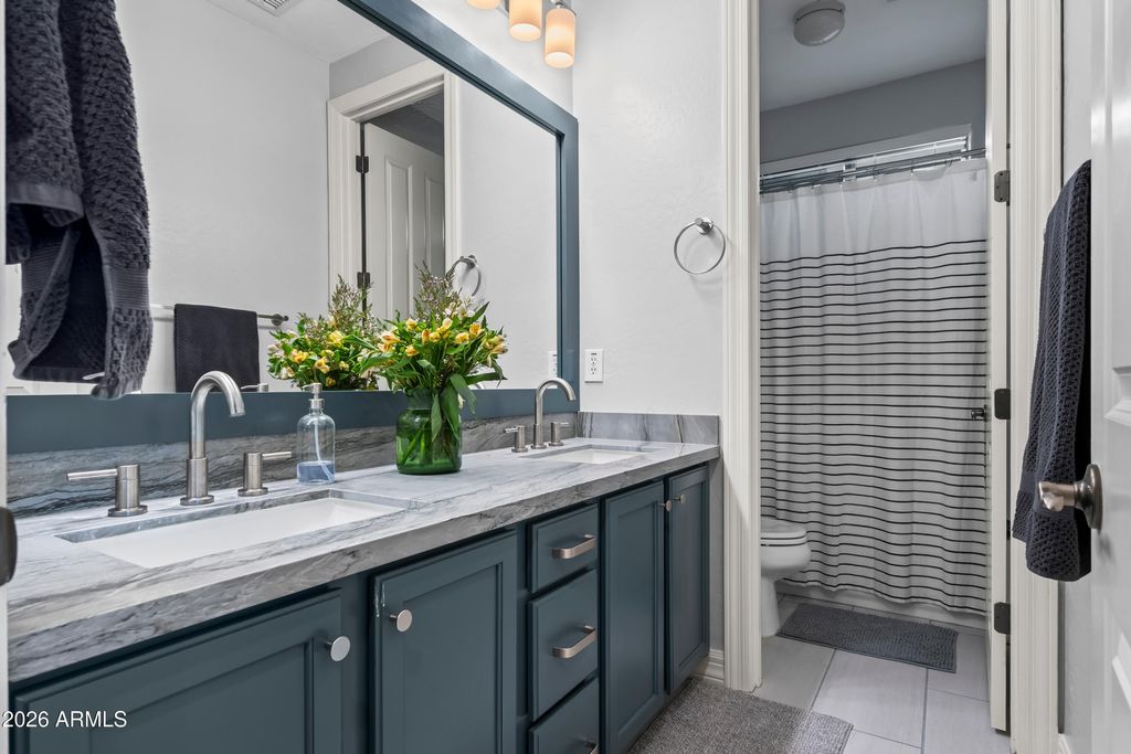 Image 47 of property listing at 1242 E CANARY Drive, Gilbert, AZ 85297