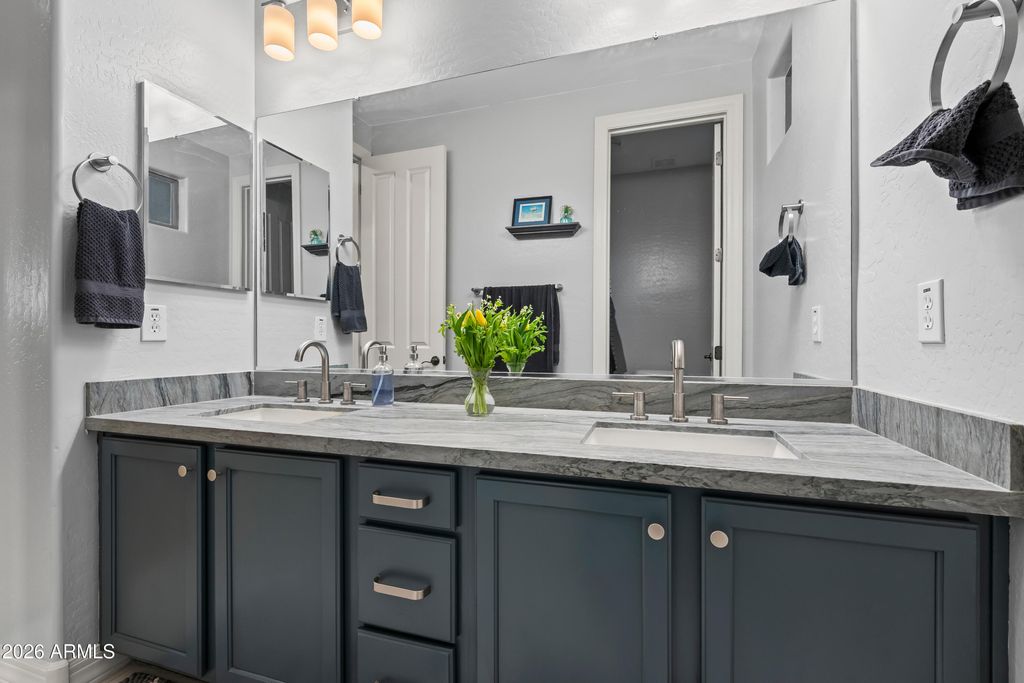 Image 49 of property listing at 1242 E CANARY Drive, Gilbert, AZ 85297