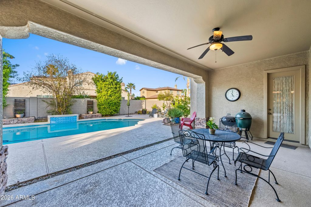 Image 57 of property listing at 1242 E CANARY Drive, Gilbert, AZ 85297