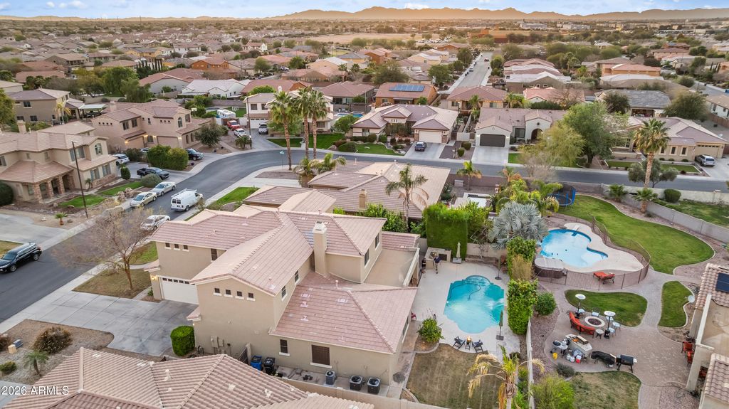 Image 6 of property listing at 1242 E CANARY Drive, Gilbert, AZ 85297