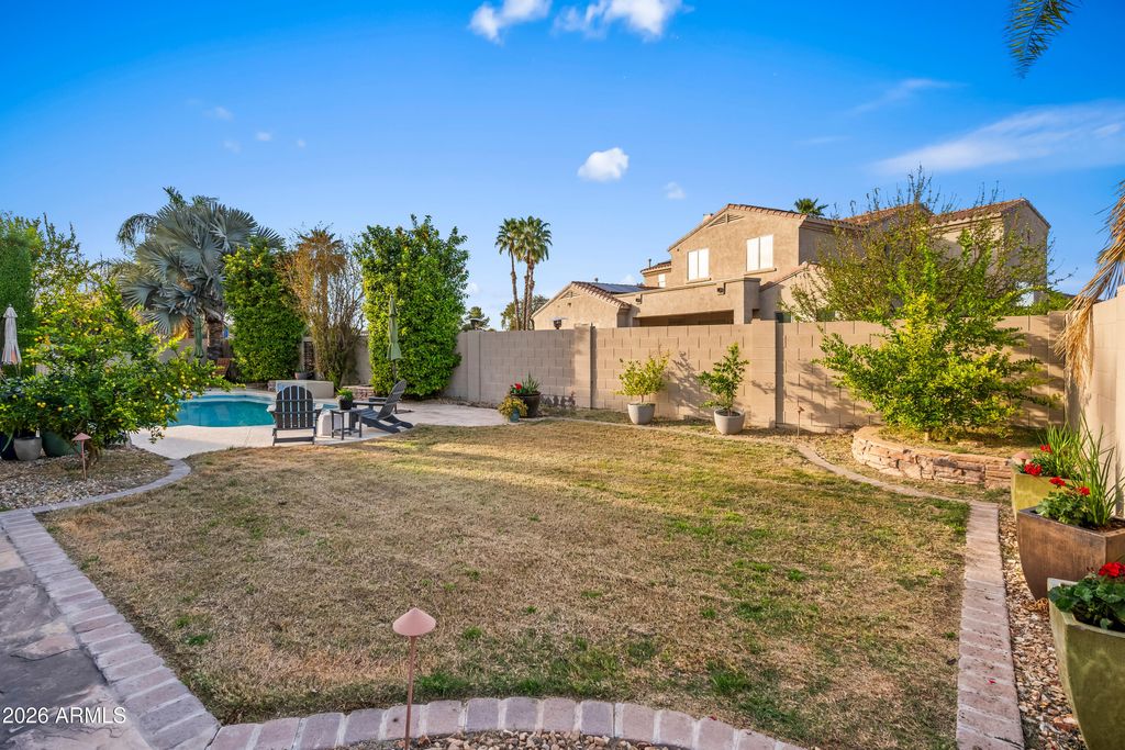 Image 62 of property listing at 1242 E CANARY Drive, Gilbert, AZ 85297