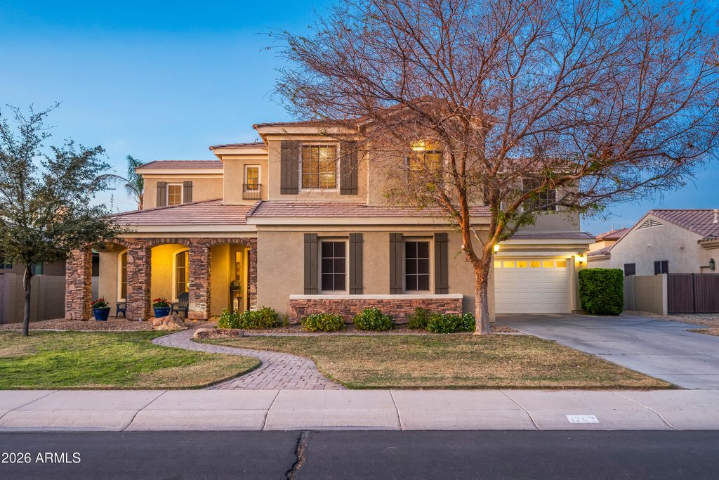 Image 67 of property listing at 1242 E CANARY Drive, Gilbert, AZ 85297