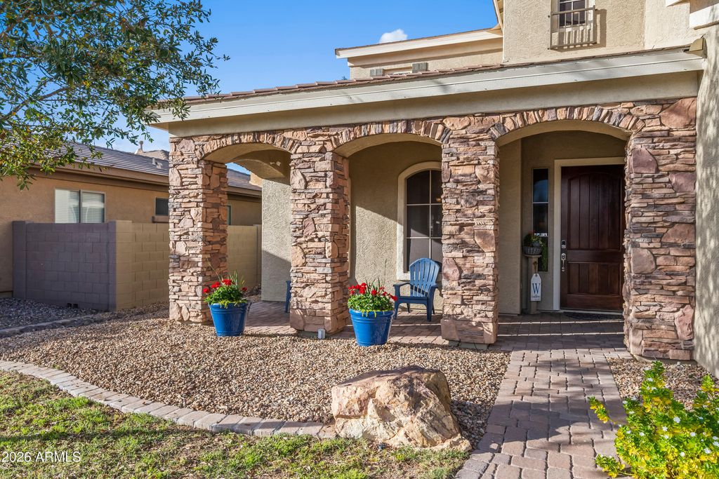 Image 8 of property listing at 1242 E CANARY Drive, Gilbert, AZ 85297