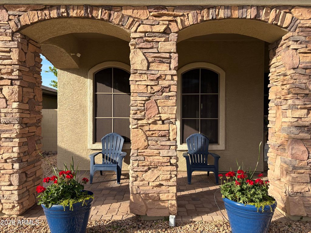 Image 9 of property listing at 1242 E CANARY Drive, Gilbert, AZ 85297