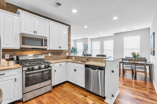 33 Jake Drive, Tinton Falls, NJ 07712