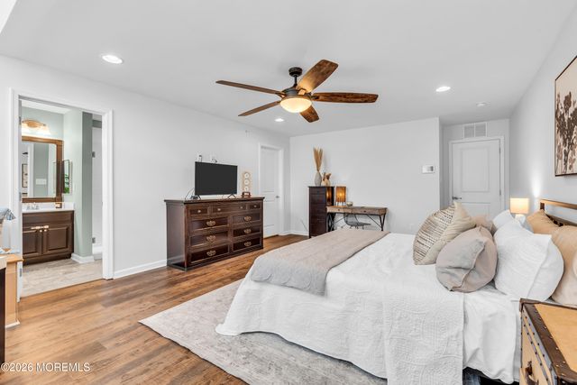 33 Jake Drive, Tinton Falls, NJ 07712