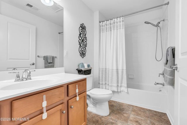 33 Jake Drive, Tinton Falls, NJ 07712