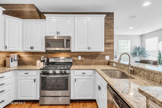 33 Jake Drive, Tinton Falls, NJ 07712