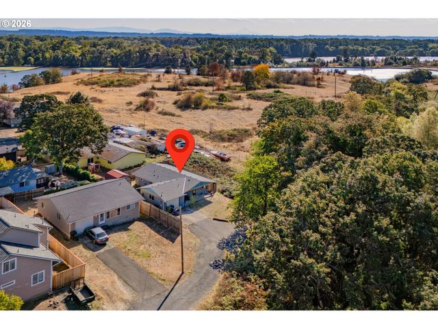 614 S 11TH St, St Helens, OR 97051
