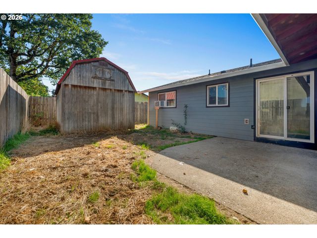 614 S 11TH St, St Helens, OR 97051