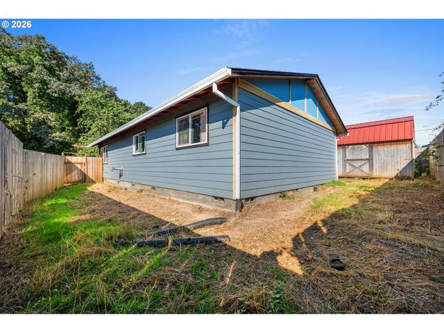 614 S 11TH St, St Helens, OR 97051
