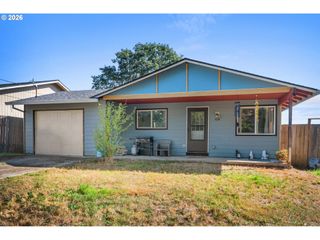 614 S 11TH St, St Helens, OR 97051