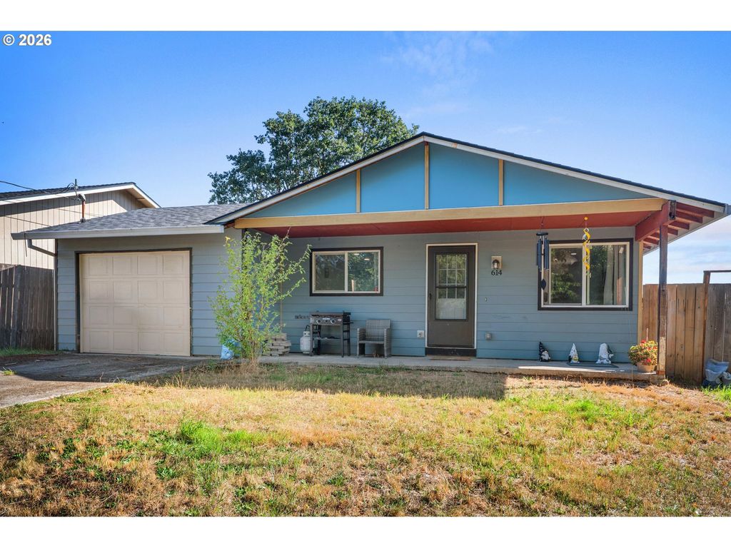 614 S 11TH St, St Helens, OR 97051