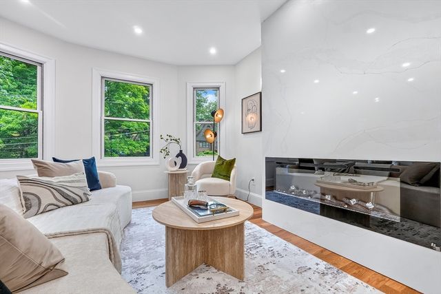 123-125 Mount Vernon Street 1, Newton, MA 02465