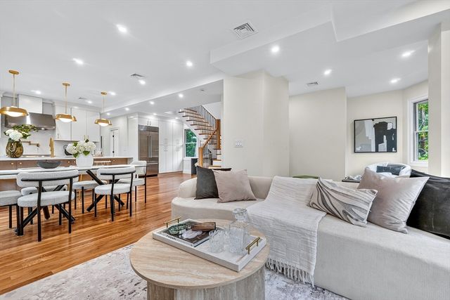 123-125 Mount Vernon Street 1, Newton, MA 02465