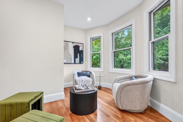 123-125 Mount Vernon Street 1, Newton, MA 02465