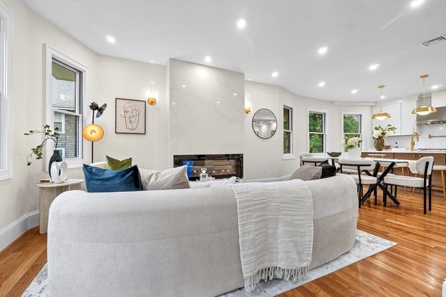 123-125 Mount Vernon Street 1, Newton, MA 02465