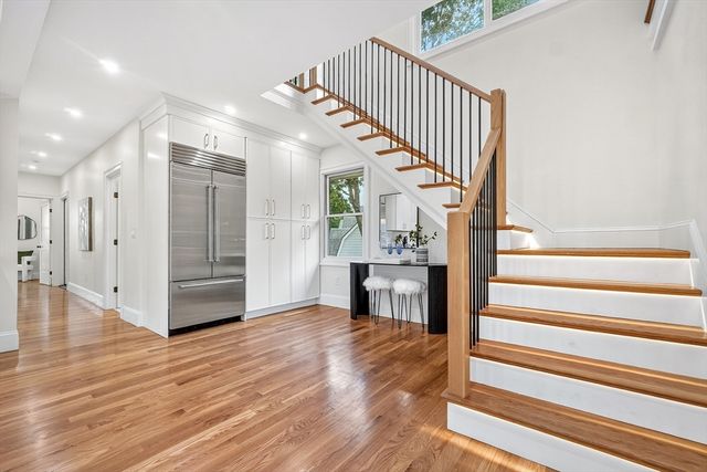 123-125 Mount Vernon Street 1, Newton, MA 02465