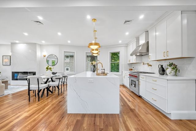 123-125 Mount Vernon Street 1, Newton, MA 02465