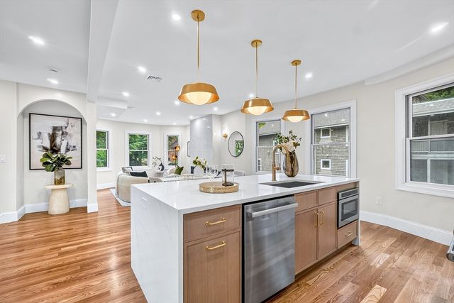 123-125 Mount Vernon Street 1, Newton, MA 02465