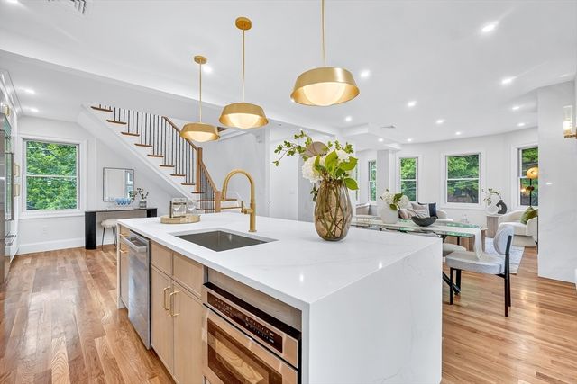 123-125 Mount Vernon Street 1, Newton, MA 02465