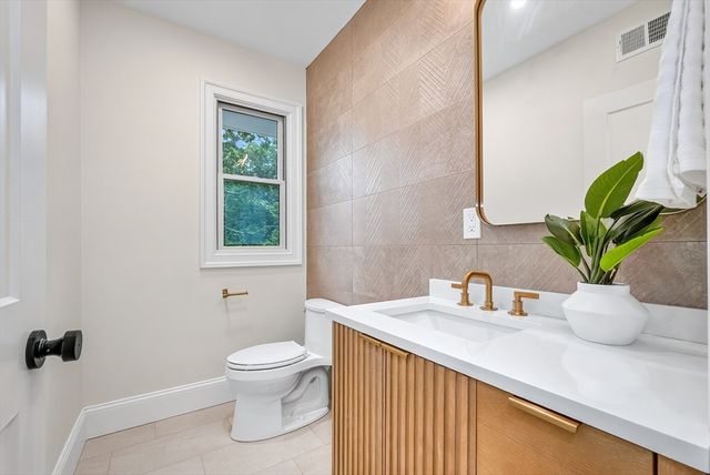 123-125 Mount Vernon Street 1, Newton, MA 02465