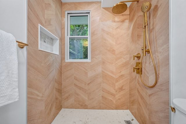 123-125 Mount Vernon Street 1, Newton, MA 02465