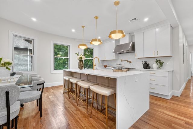 123-125 Mount Vernon Street 1, Newton, MA 02465