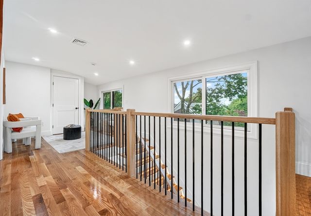 123-125 Mount Vernon Street 1, Newton, MA 02465
