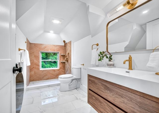 123-125 Mount Vernon Street 1, Newton, MA 02465