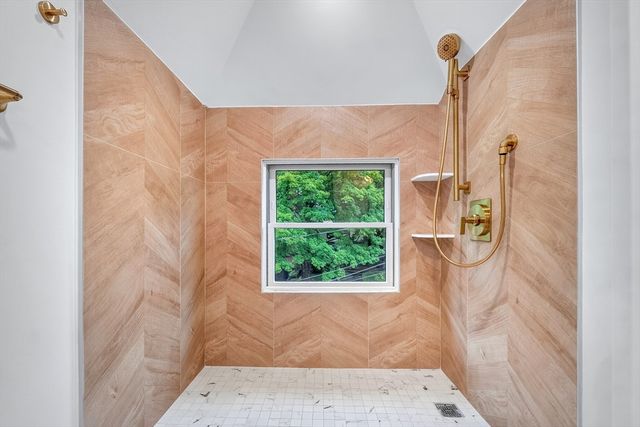 123-125 Mount Vernon Street 1, Newton, MA 02465