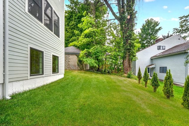 123-125 Mount Vernon Street 1, Newton, MA 02465