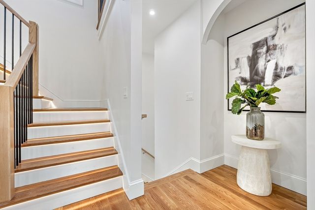 123-125 Mount Vernon Street 1, Newton, MA 02465