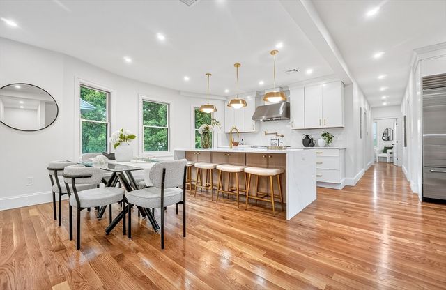 123-125 Mount Vernon Street 1, Newton, MA 02465