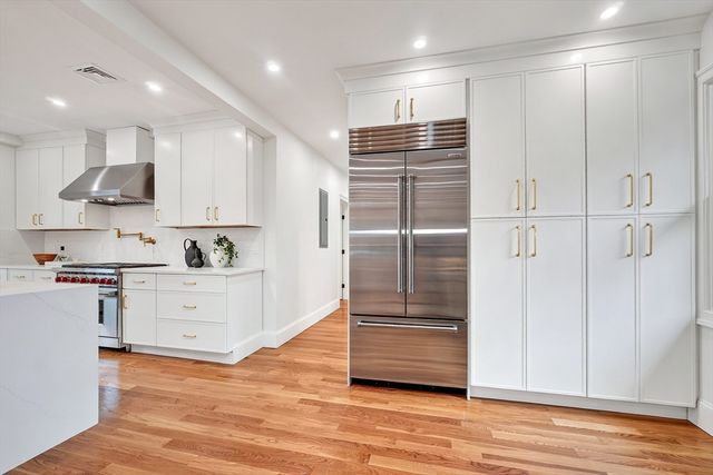 123-125 Mount Vernon Street 1, Newton, MA 02465
