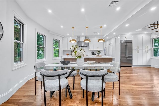 123-125 Mount Vernon Street 1, Newton, MA 02465
