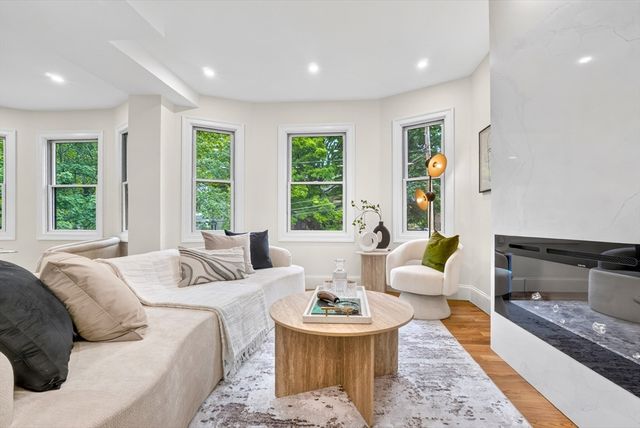 123-125 Mount Vernon Street 1, Newton, MA 02465