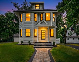 123-125 Mount Vernon Street 1, Newton, MA 02465