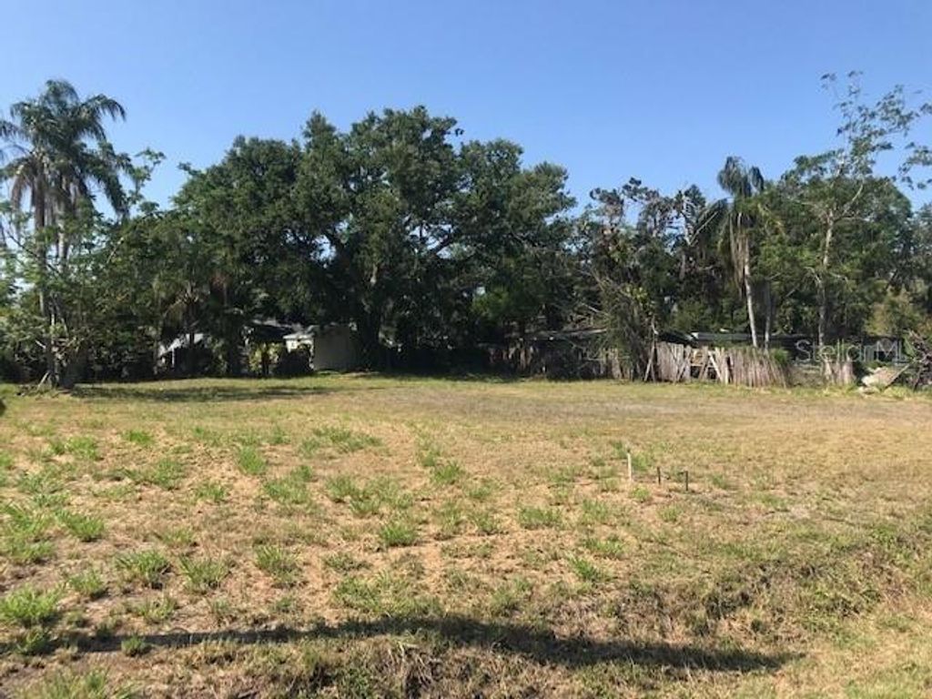 2930 HAWTHORNE STREET, Sarasota, FL 34239