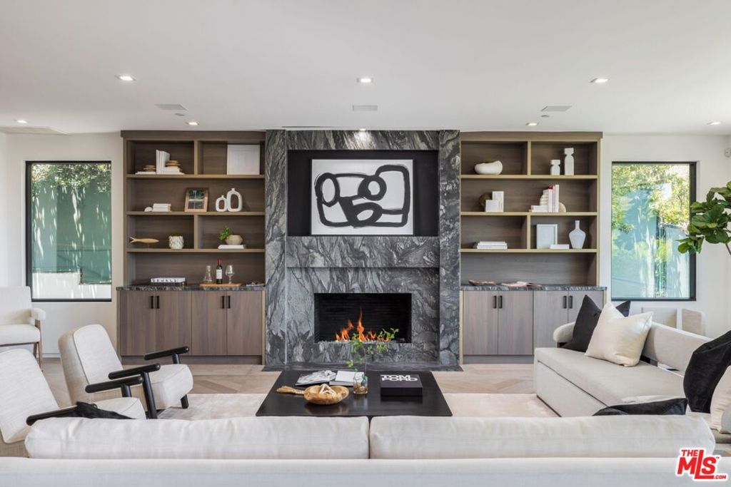 Image 10 of property listing at 499 Halvern Drive, Los Angeles, CA 90049