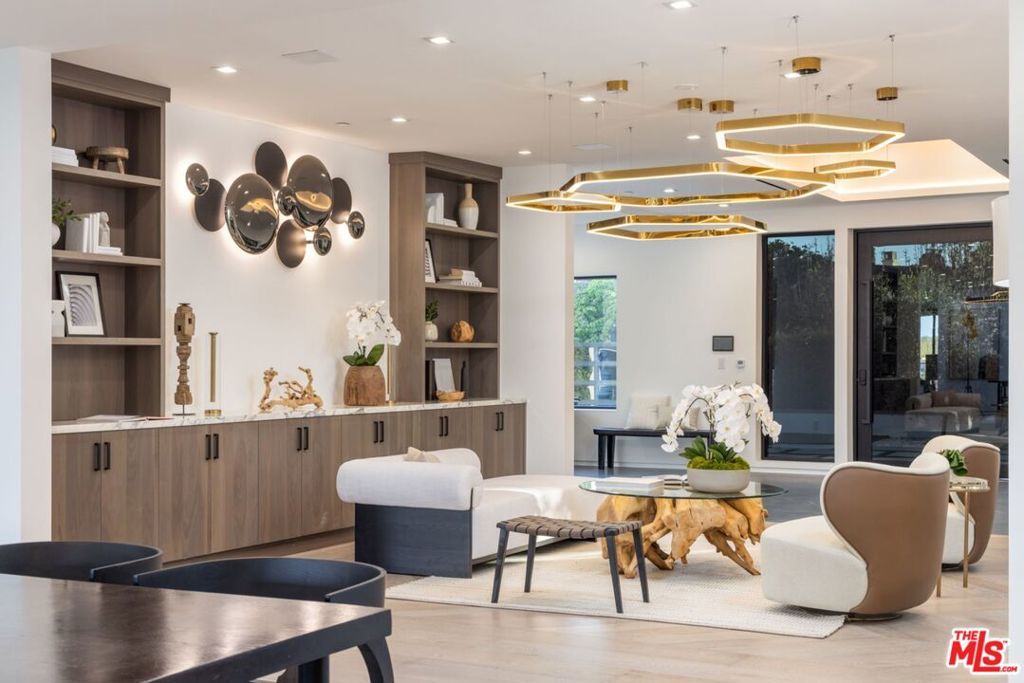 Image 23 of property listing at 499 Halvern Drive, Los Angeles, CA 90049