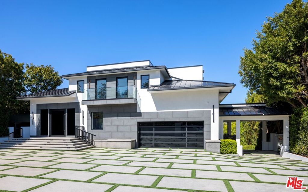 Image 3 of property listing at 499 Halvern Drive, Los Angeles, CA 90049