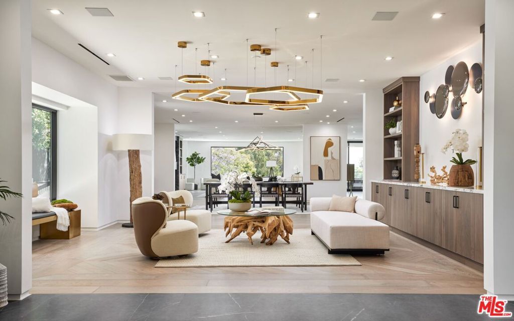 Image 6 of property listing at 499 Halvern Drive, Los Angeles, CA 90049