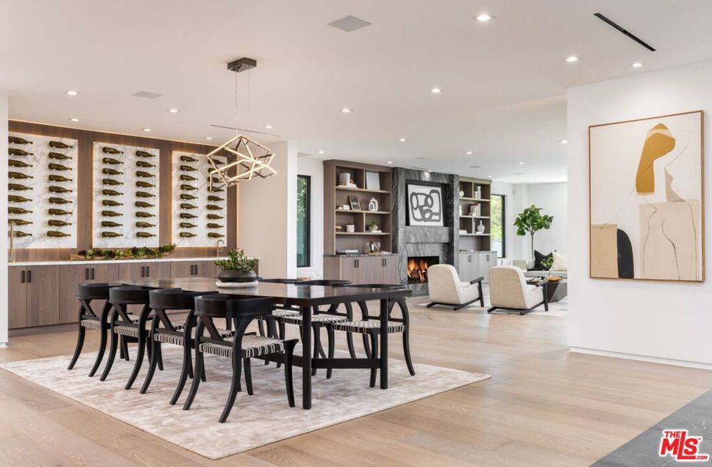 Image 7 of property listing at 499 Halvern Drive, Los Angeles, CA 90049