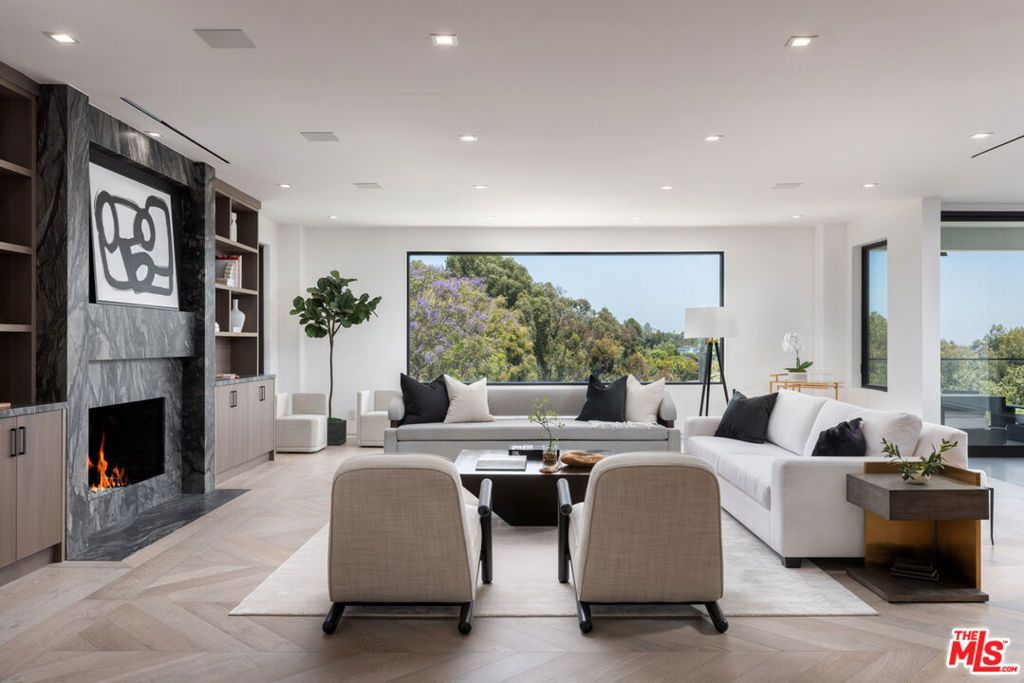 Image 9 of property listing at 499 Halvern Drive, Los Angeles, CA 90049