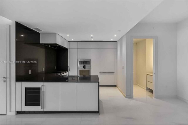 300 N Biscayne Boulevard Way 4809W, Miami, FL 33131