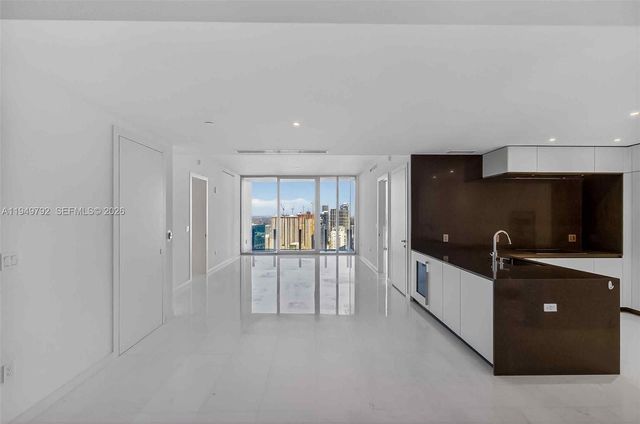 300 N Biscayne Boulevard Way 4809W, Miami, FL 33131