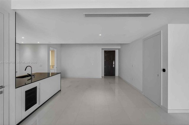 300 N Biscayne Boulevard Way 4809W, Miami, FL 33131