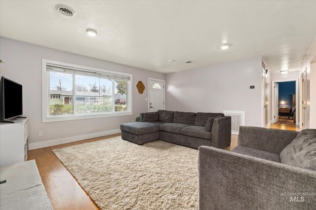 4009 W Normandie Dr, Boise, ID 83705